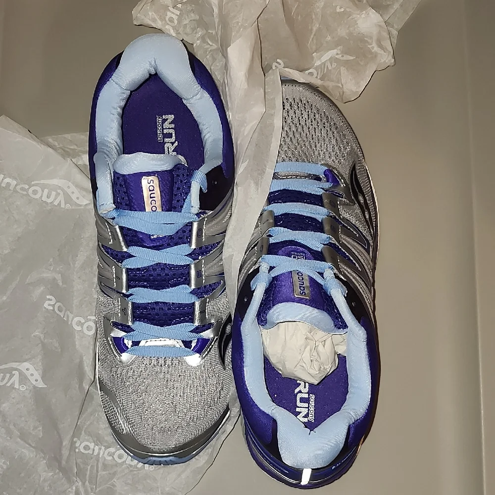 Saucony Women's Hurricane 4 ISO Wide Running Shoe